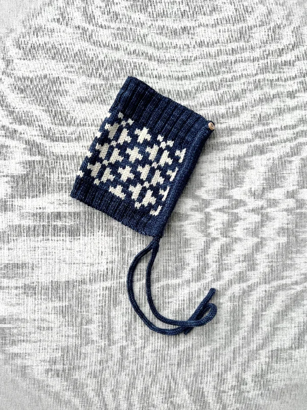 crosshatch bonnet in navy/cream