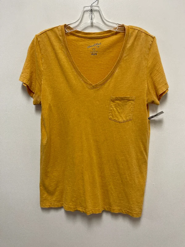 Top Short Sleeve Basic By Universal Thread In Yellow, Size: M