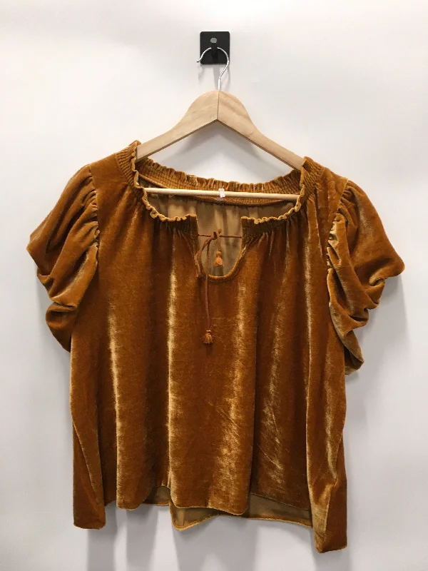 Top Short Sleeve By Free People In Gold, Size: L